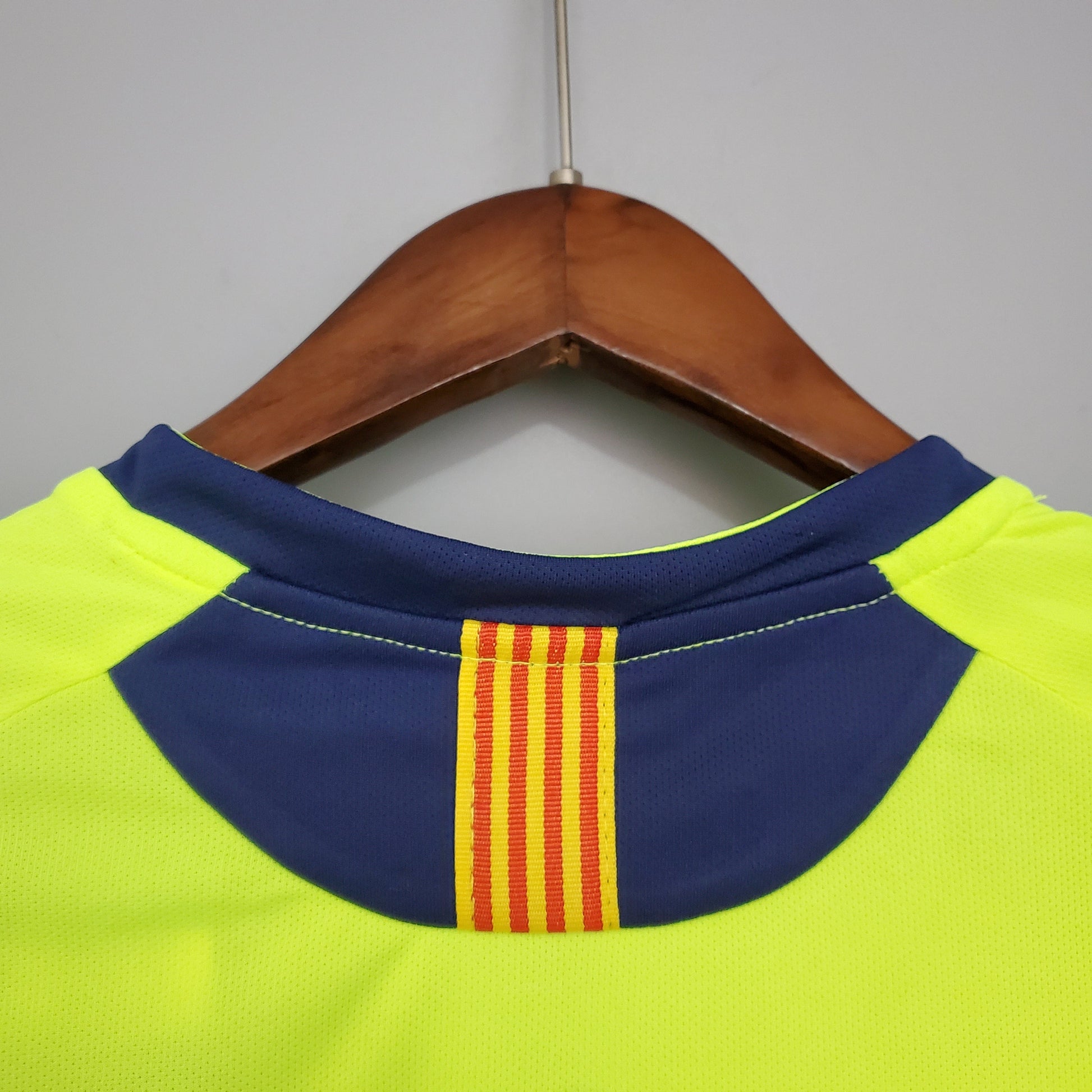 FC Barcelona Retro Away Kit 2005/06
