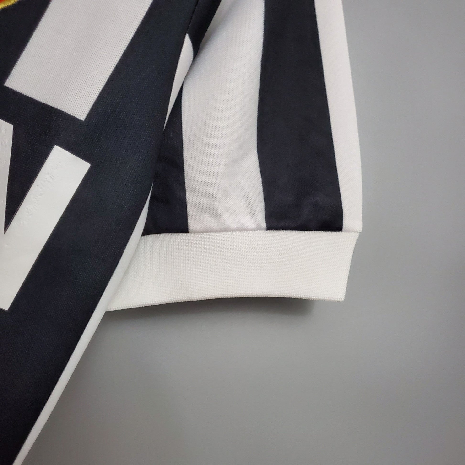 Juventus 1982/1984 Home Retro Kit