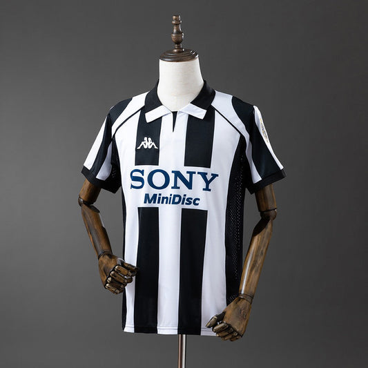 Juventus 1997/1998 Home Retro Kit
