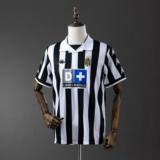 Juventus 1999/2000 Home Retro Kit