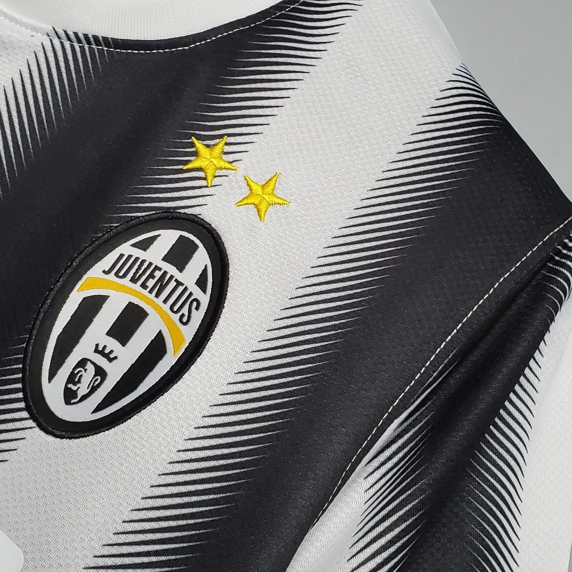 Juventus 2010/2011 Home Retro Kit